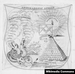 "Антимасонский фартук". Карикатура Уильяма Каммейера. 1831 год. Антимасонская партия изображена в виде трехголовой гидры, источающей всевозможные пороки и напасти: нетерпимость, лицемерие, анархию, тиранию, трусость, невежество, вероломство и т. д. Ей противостоит масонское царство блага и всяческих добродетелей: мир и процветание, равные права, искренность, наука, честь, верность, доблесть, закон, порядок и т. д.